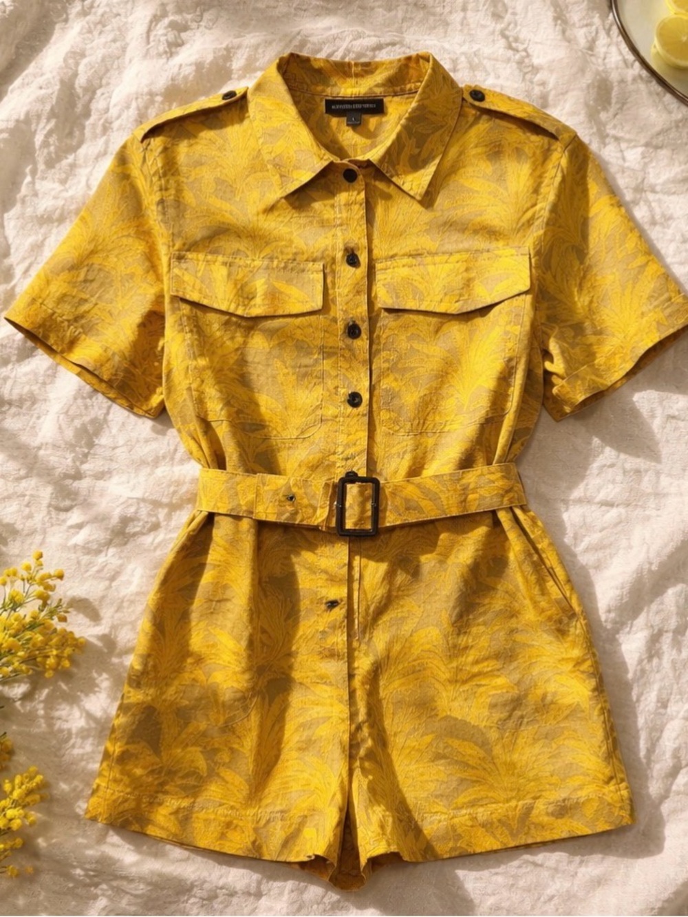 Banana Republic NWOT Yellow Safari Leaf Print Button-Up Lined Romper Sz S